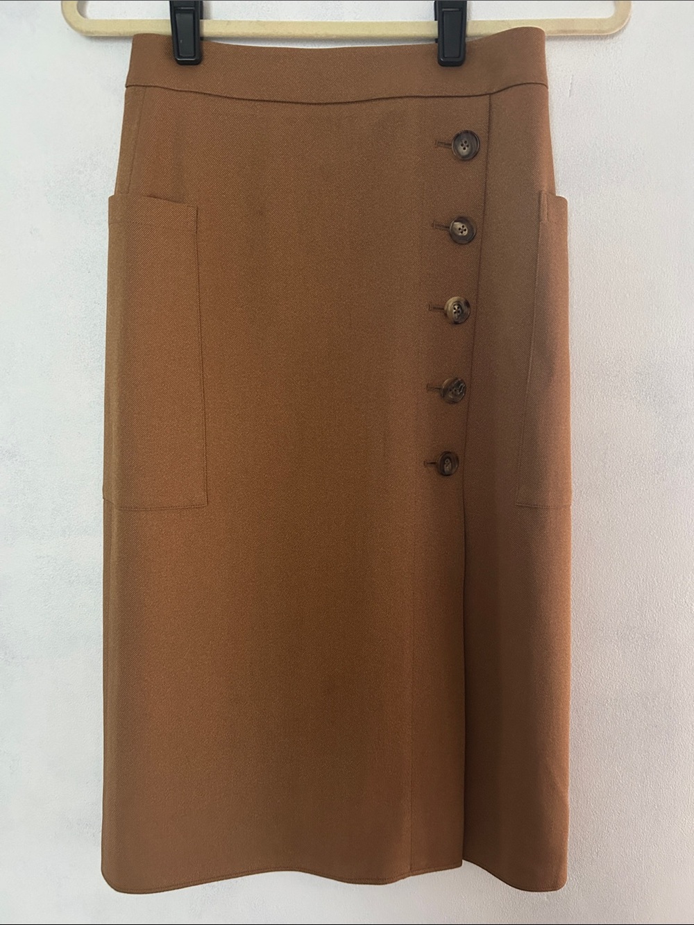 Classy Vintage-inspired Midi Skirt with Off-center Slit